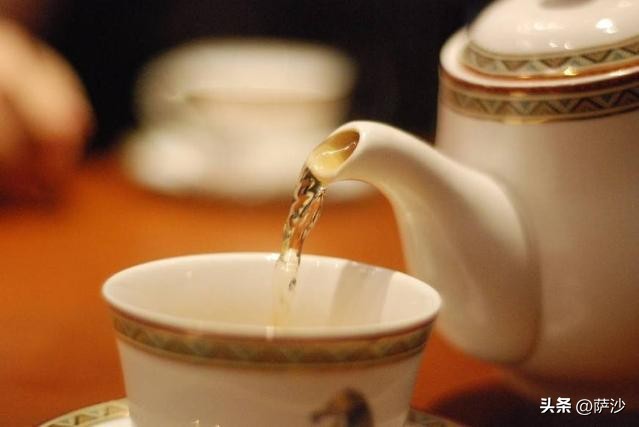 古代喝茶也是用沸水冲泡茶叶吗_古代喝茶也是用沸水冲泡茶叶吗为什么