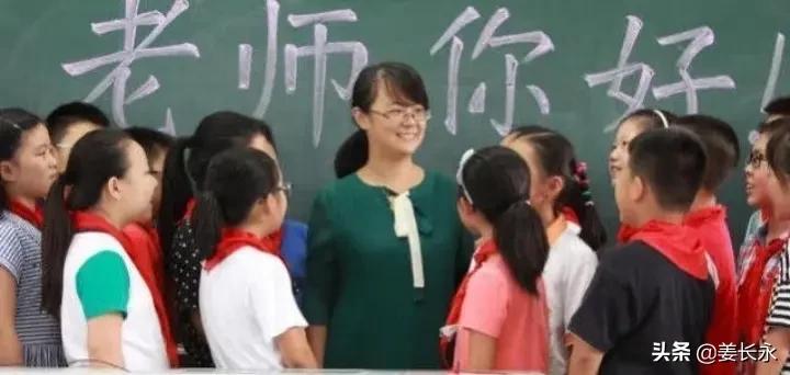 我出门总是带着五瓶药水_我出门总是带着五瓶药水,手中的卡牌不停切换到位