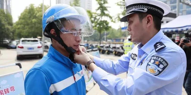 朋友圈头盔是什么梗_头盔的梗是什么