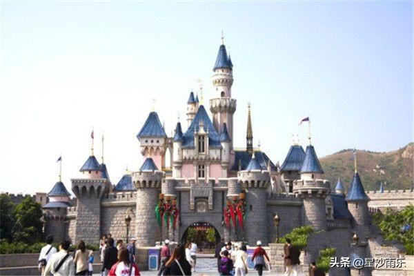 迪士尼城堡微信背景图_迪士尼城堡微信背景图放烟花