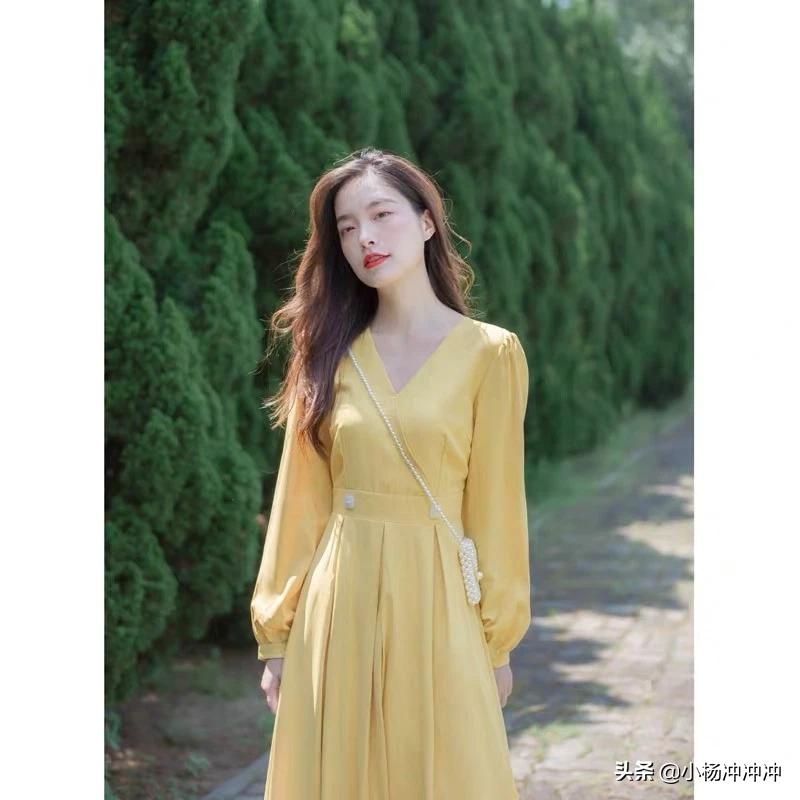 淡黄的头发_淡黄的头发蓬松的长裙