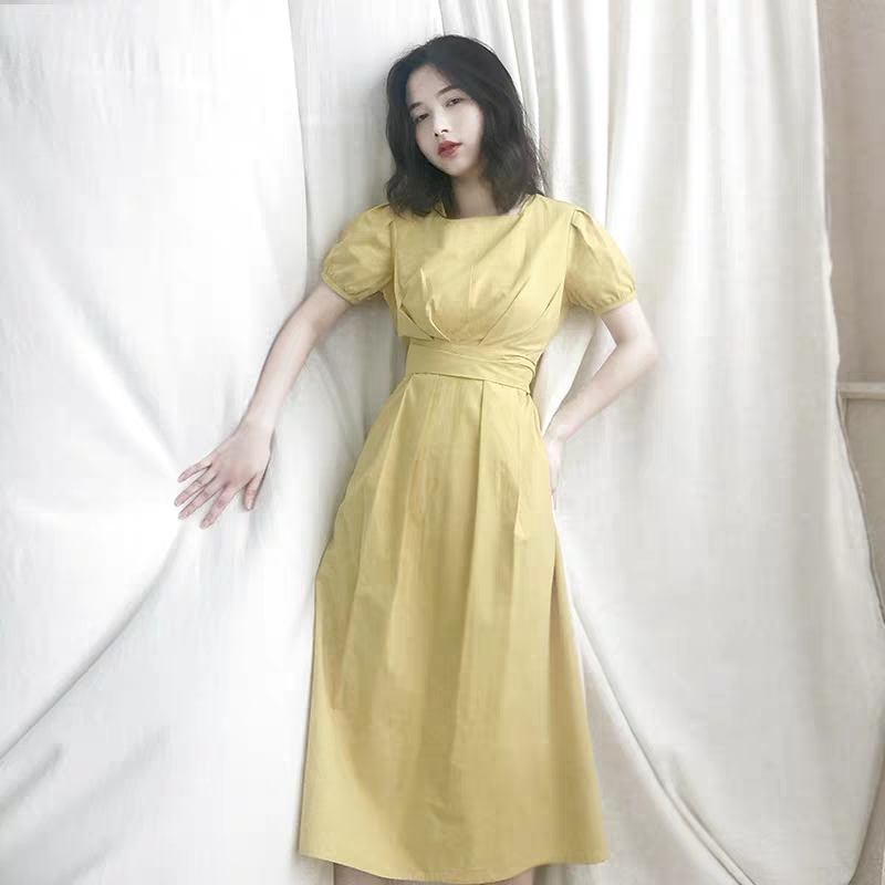 淡黄的头发_淡黄的头发蓬松的长裙