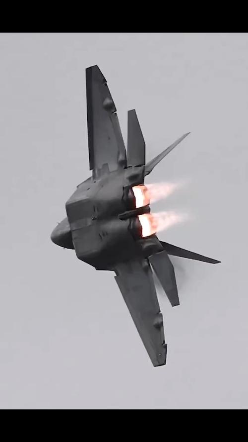 qq飞车f22猛禽_qq飞车f22猛禽和战鹰哪个好