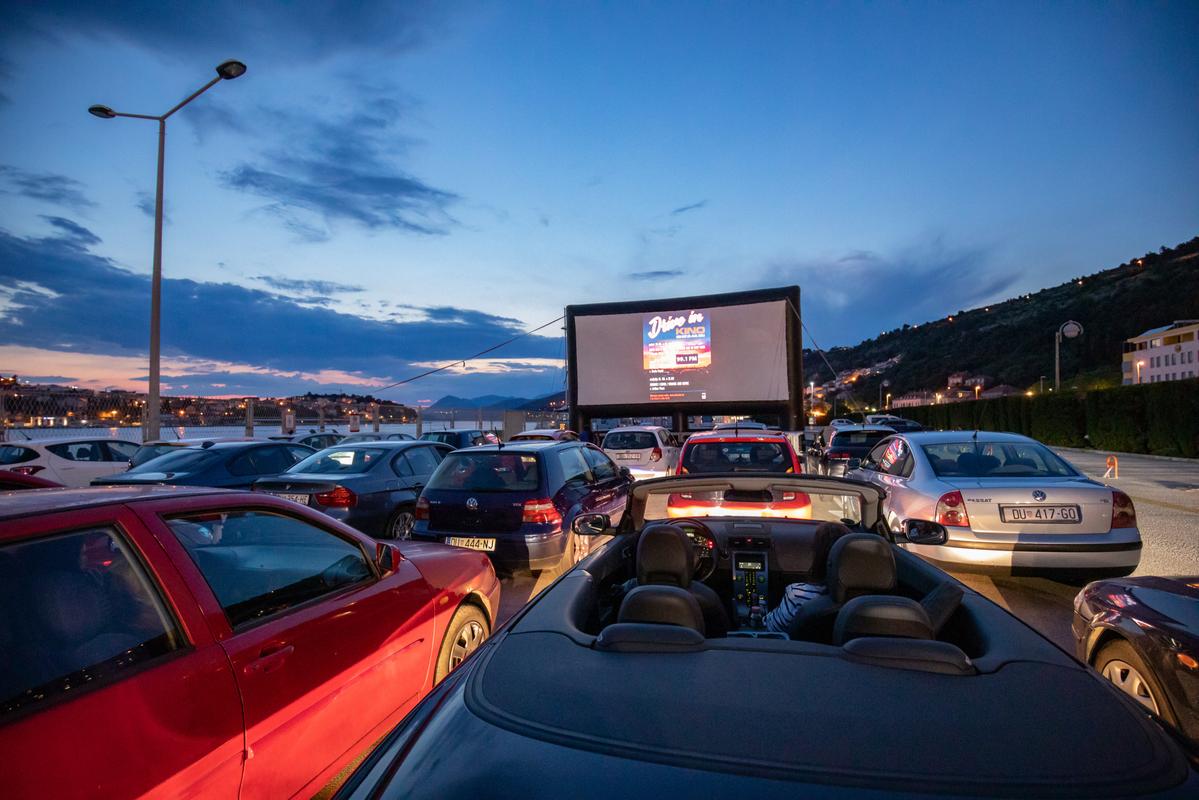 汽车电影院_汽车电影院是什么意思